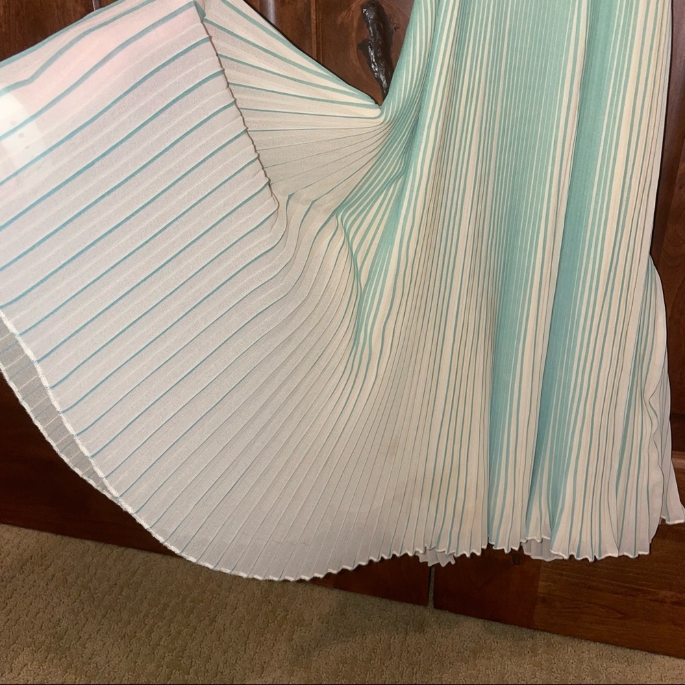 Urban Outfitters Kimchi Blue Amelia Pleated Cami in Mint & Cream - Picture 9 of 13